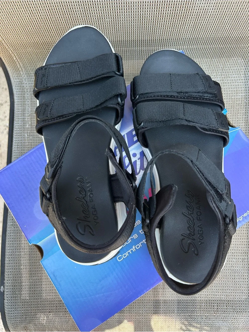 Skechers D Lites size 9 Fresh Catch Yoga Foam Sandals in White Black platform